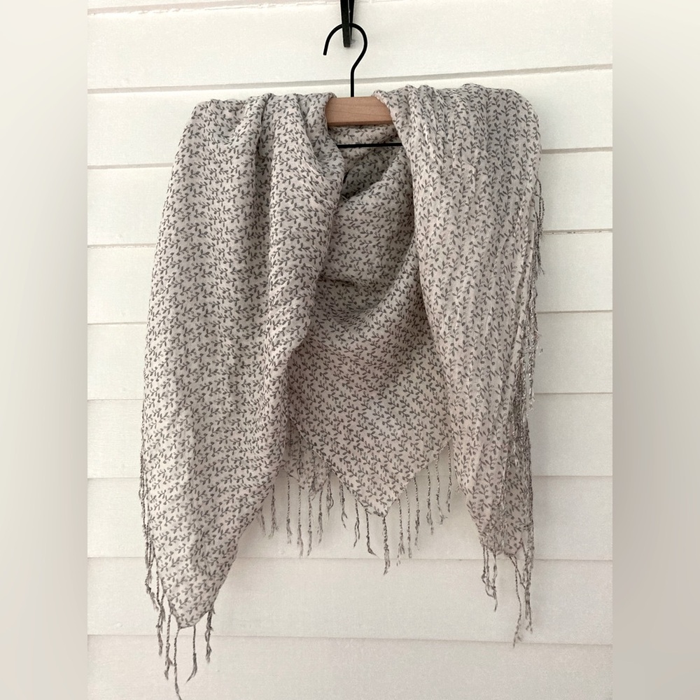 Keds | Super Soft Square Fringe Scarf with Grey Fern Pattern